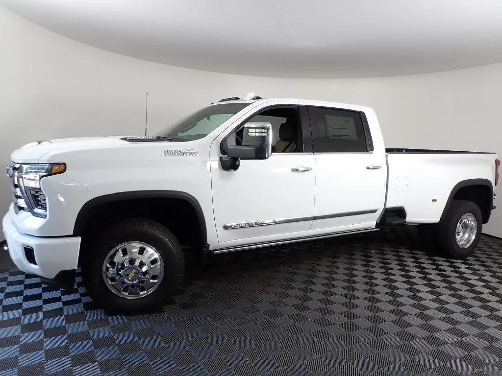 Chevrolet 3500HD photo 11