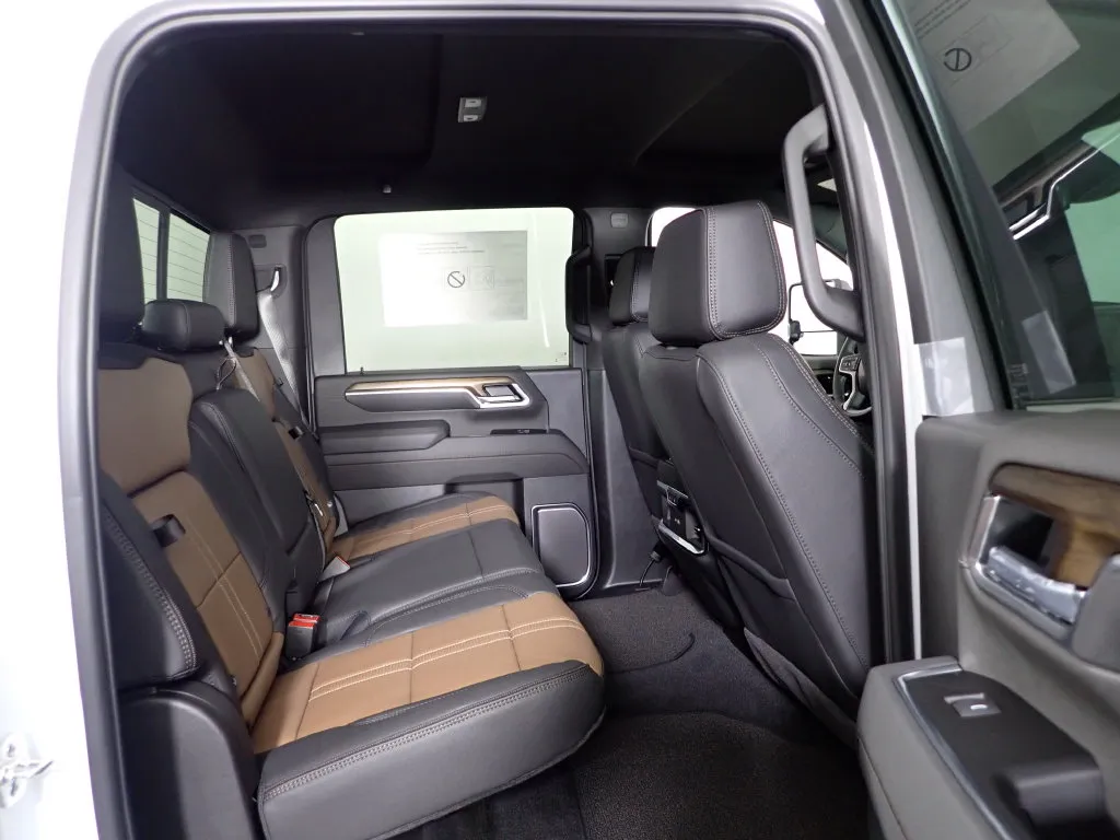 Chevrolet 3500HD photo 35