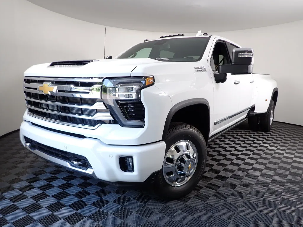Chevrolet 3500HD photo 2