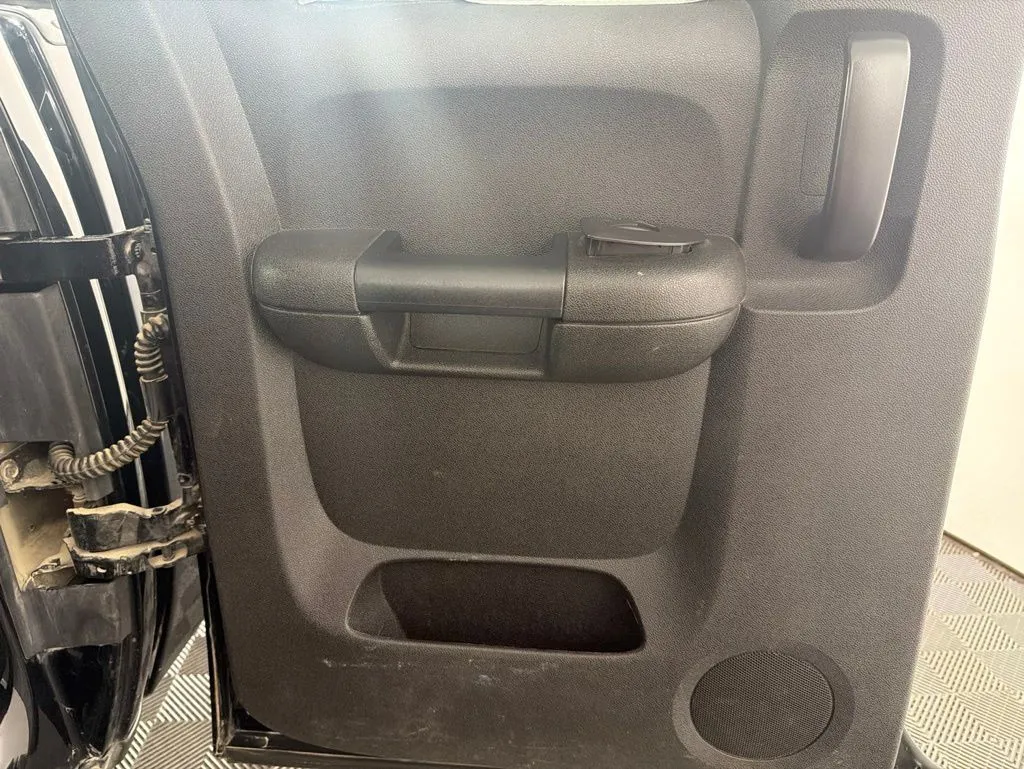 2011 Chevrolet Silverado 1500 LT - Photo 25