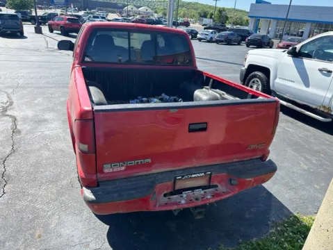 More photos of 2002 GMC Sonoma SLS at Don Wood Chevrolet, OH