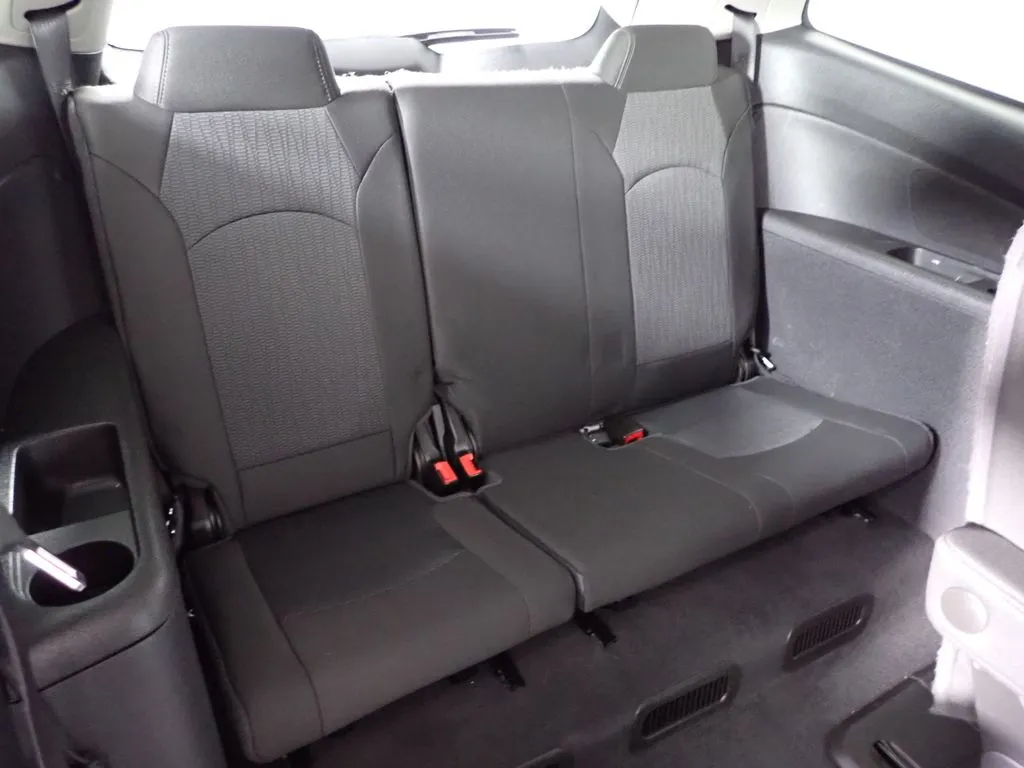 2016 Chevrolet Traverse 1LT - Photo 37