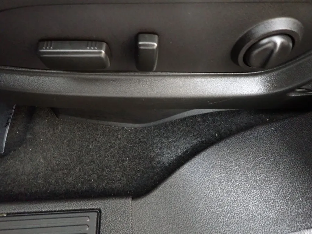 2016 Chevrolet Traverse 1LT - Photo 24
