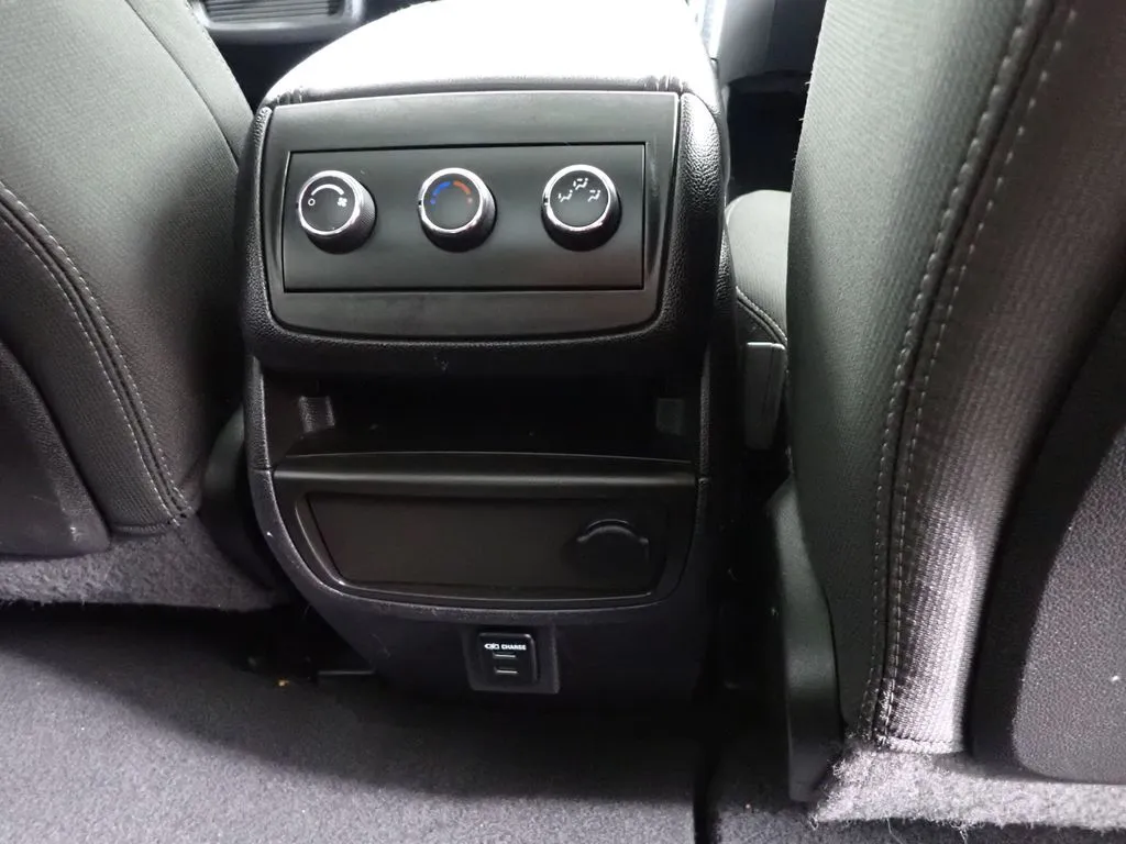 2016 Chevrolet Traverse 1LT - Photo 38