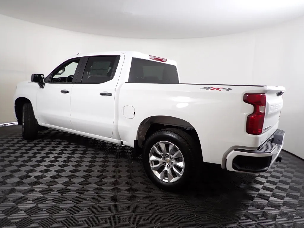 Chevrolet Silverado photo 8