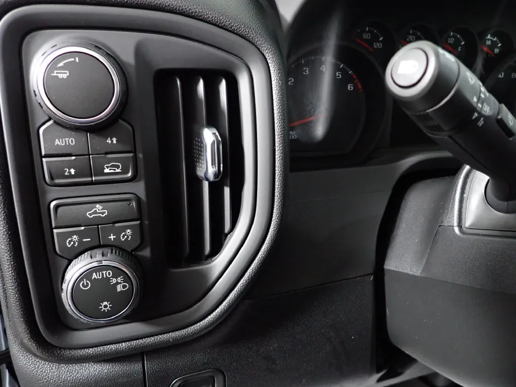 Chevrolet Silverado photo 20