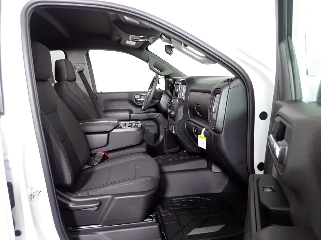 Chevrolet Silverado photo 32