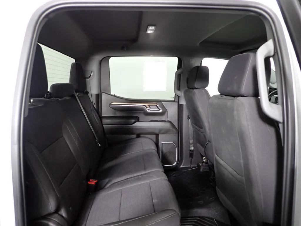 Chevrolet Silverado photo 35