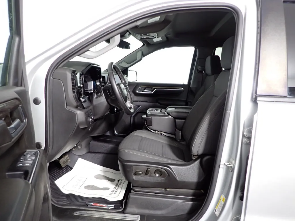 Chevrolet Silverado photo 21