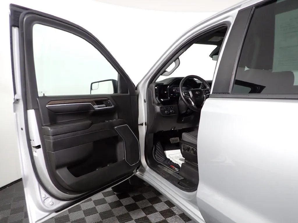 Chevrolet Silverado photo 19