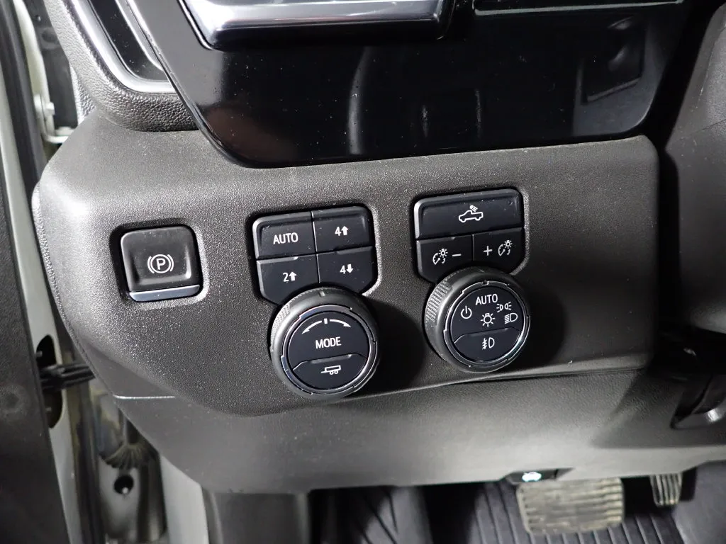 Chevrolet Silverado photo 24