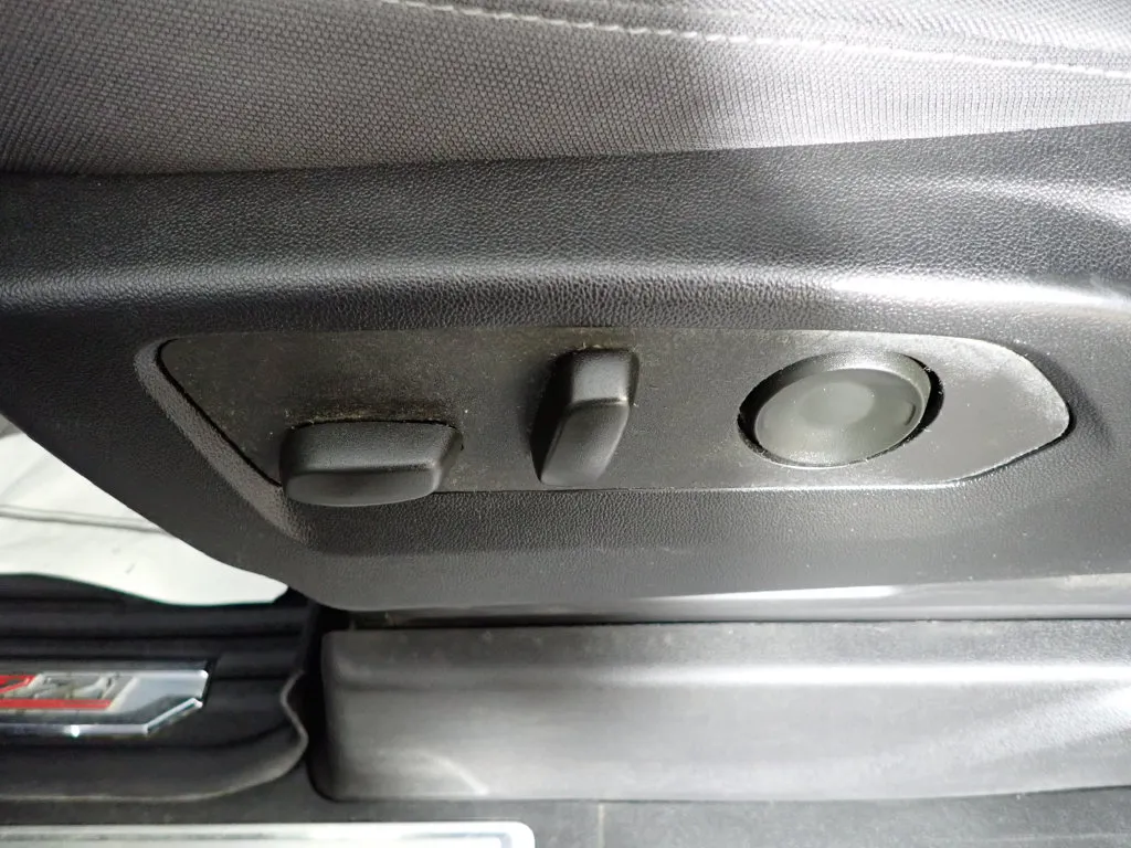 Chevrolet Silverado photo 23