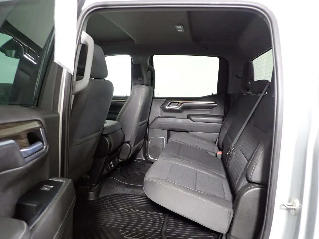 Chevrolet Silverado photo 33