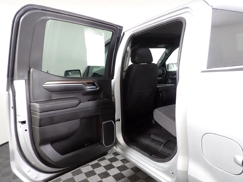 Chevrolet Silverado photo 32