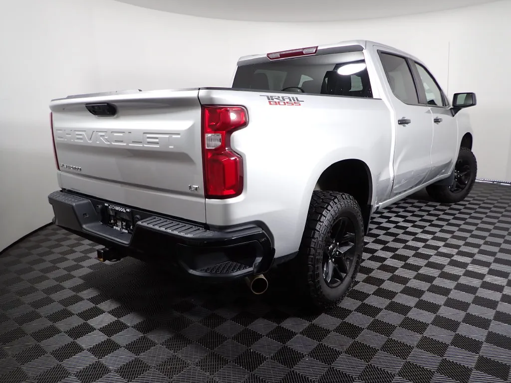 Chevrolet Silverado photo 17
