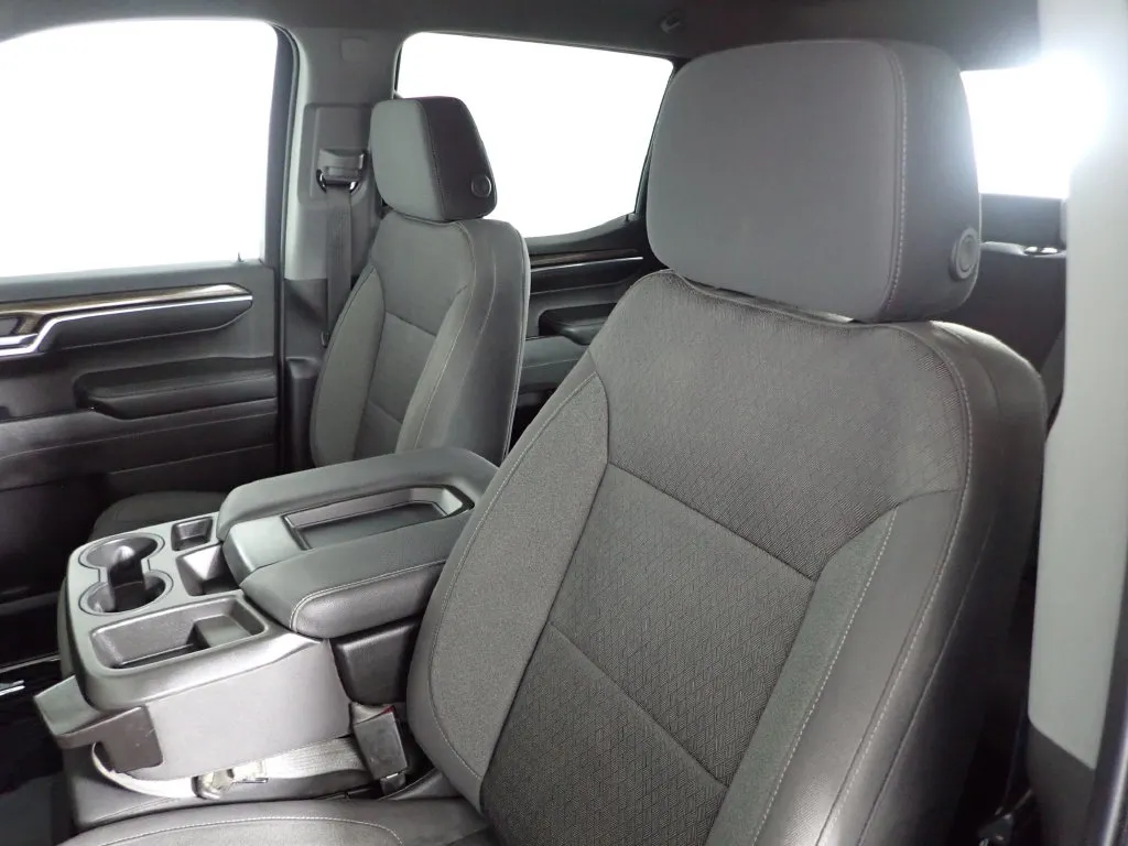 Chevrolet Silverado photo 22