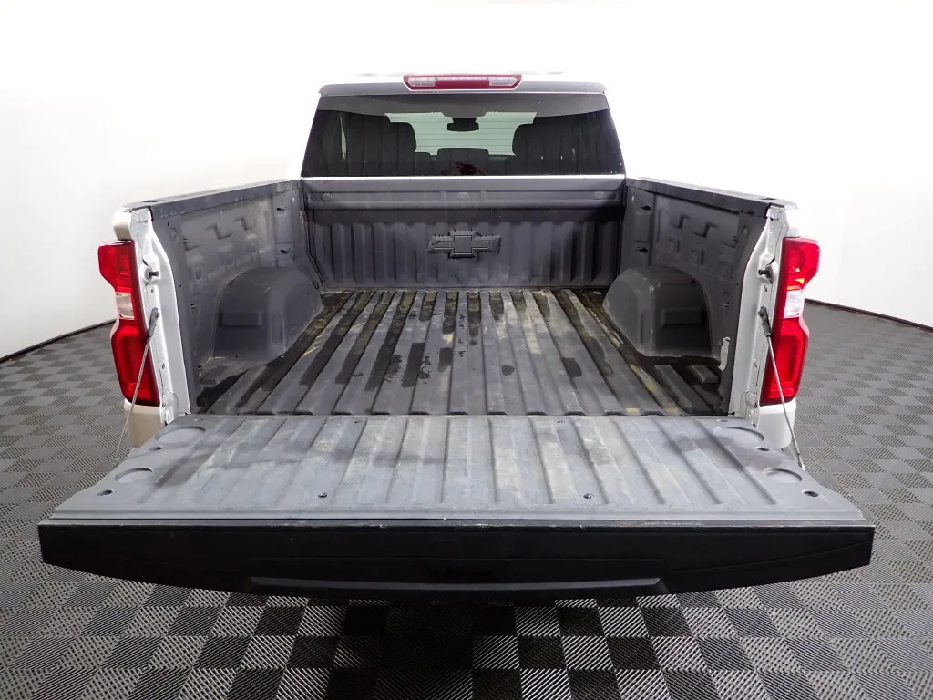 Chevrolet Silverado photo 16