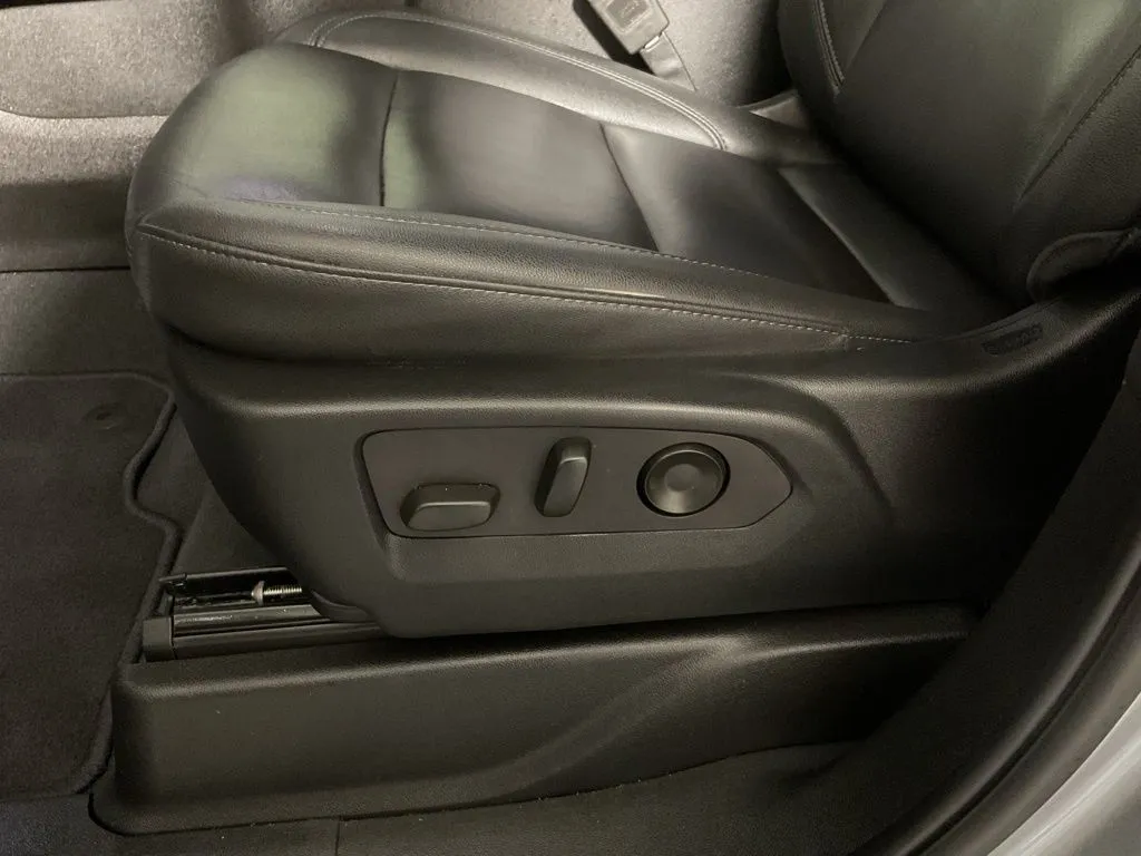 Chevrolet Suburban photo 23