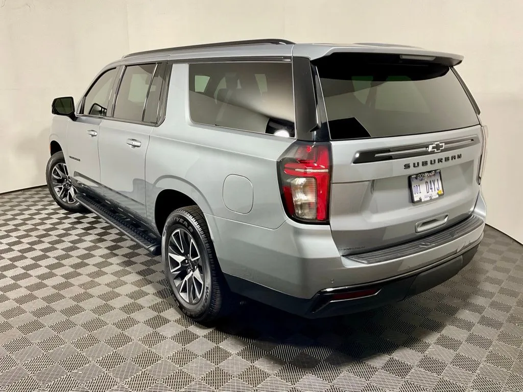 Chevrolet Suburban photo 14
