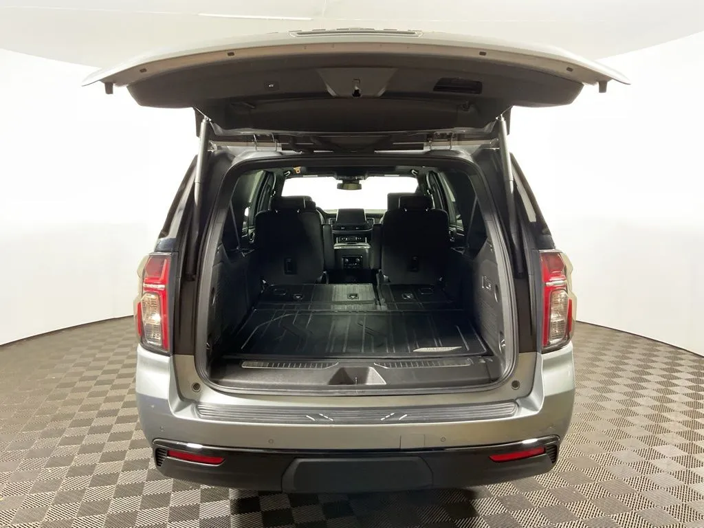 Chevrolet Suburban photo 16