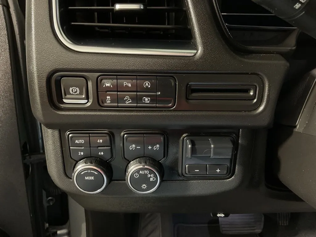 Chevrolet Suburban photo 30