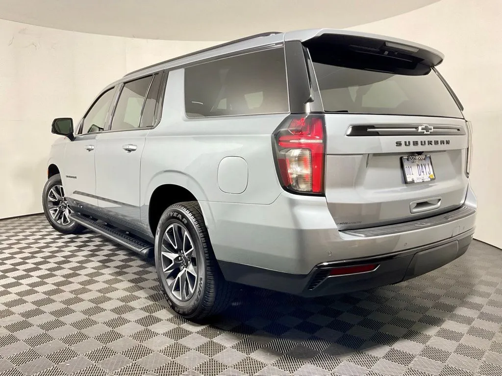 Chevrolet Suburban photo 13
