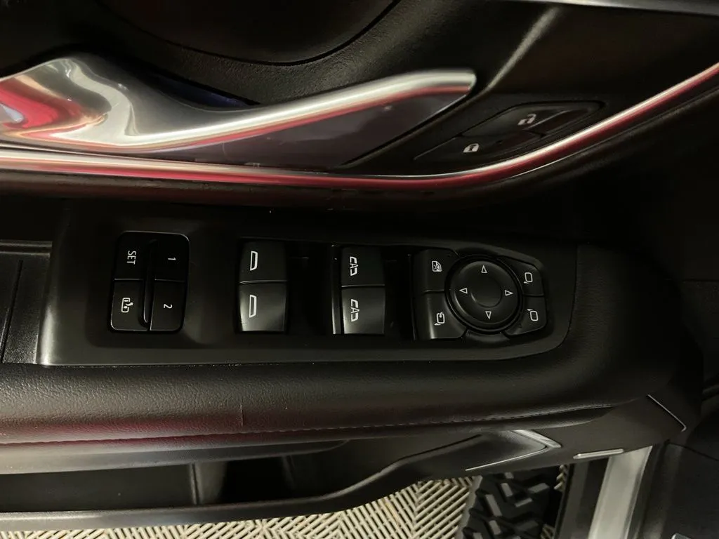 Chevrolet Suburban photo 21