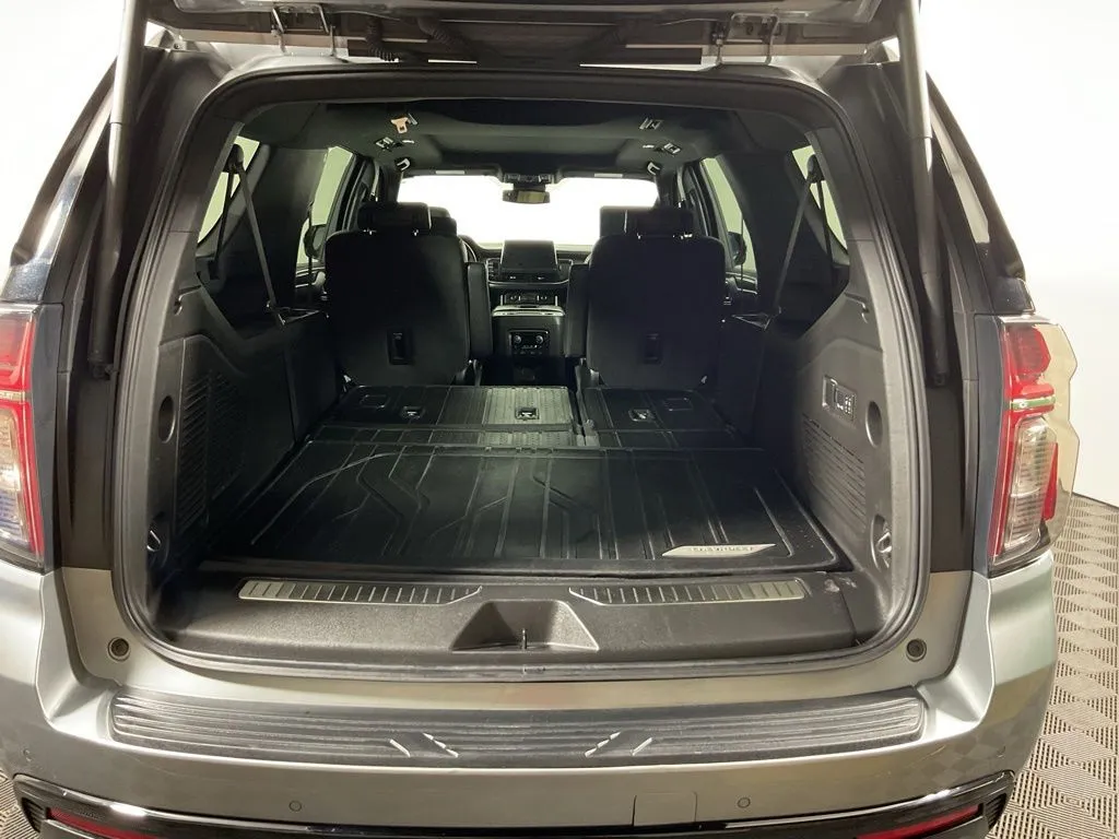 Chevrolet Suburban photo 17