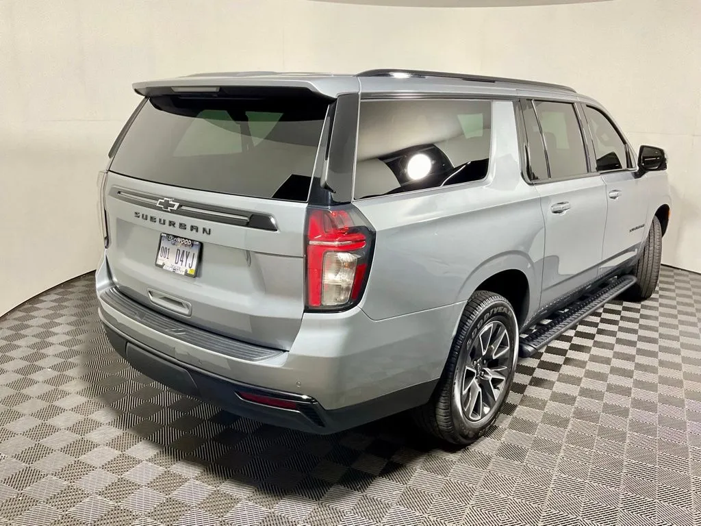 Chevrolet Suburban photo 19