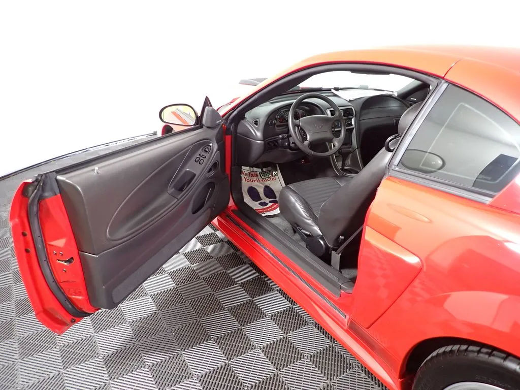 Ford Mustang photo 17