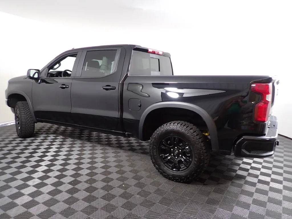 Chevrolet Silverado photo 13