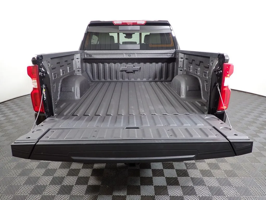 2026 Chevrolet Silverado 1500 ZR2 - Photo 18