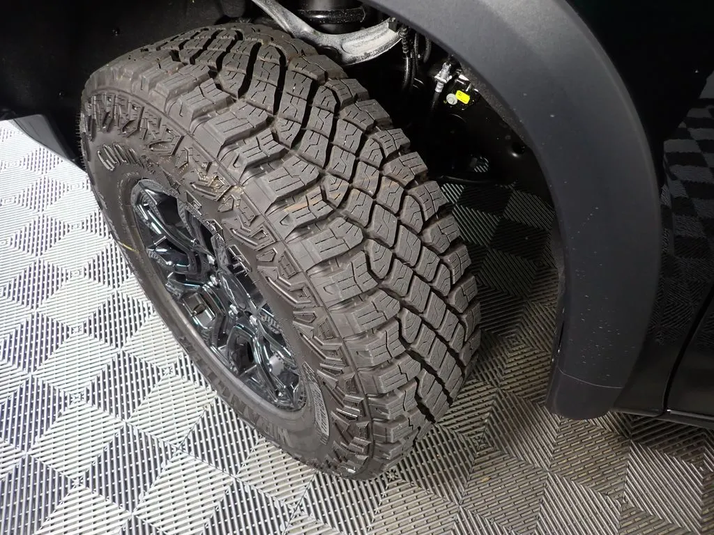 2026 Chevrolet Silverado 1500 ZR2 - Photo 44