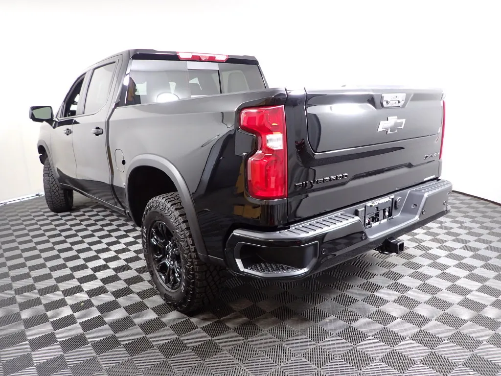 Chevrolet Silverado photo 14