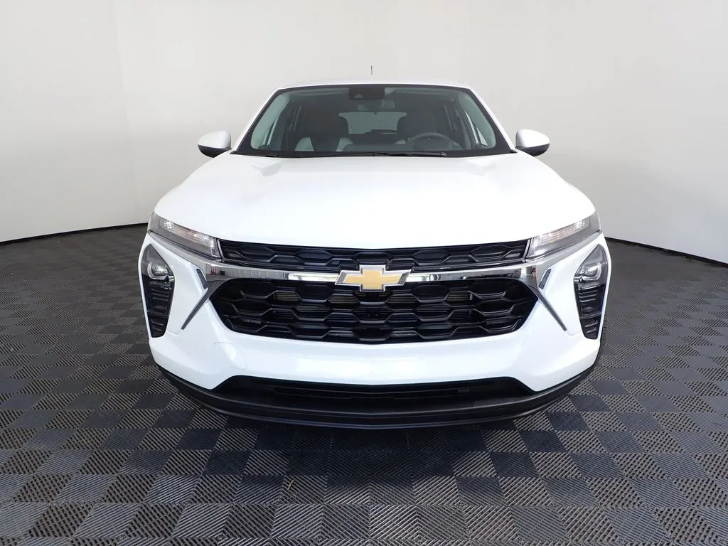 2026 Chevrolet Trax LS - Photo 8