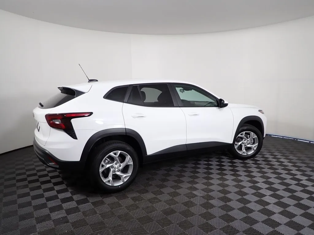 2026 Chevrolet Trax LS - Photo 17