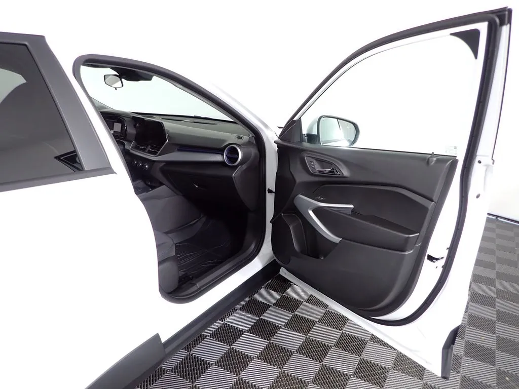 2026 Chevrolet Trax LS - Photo 34