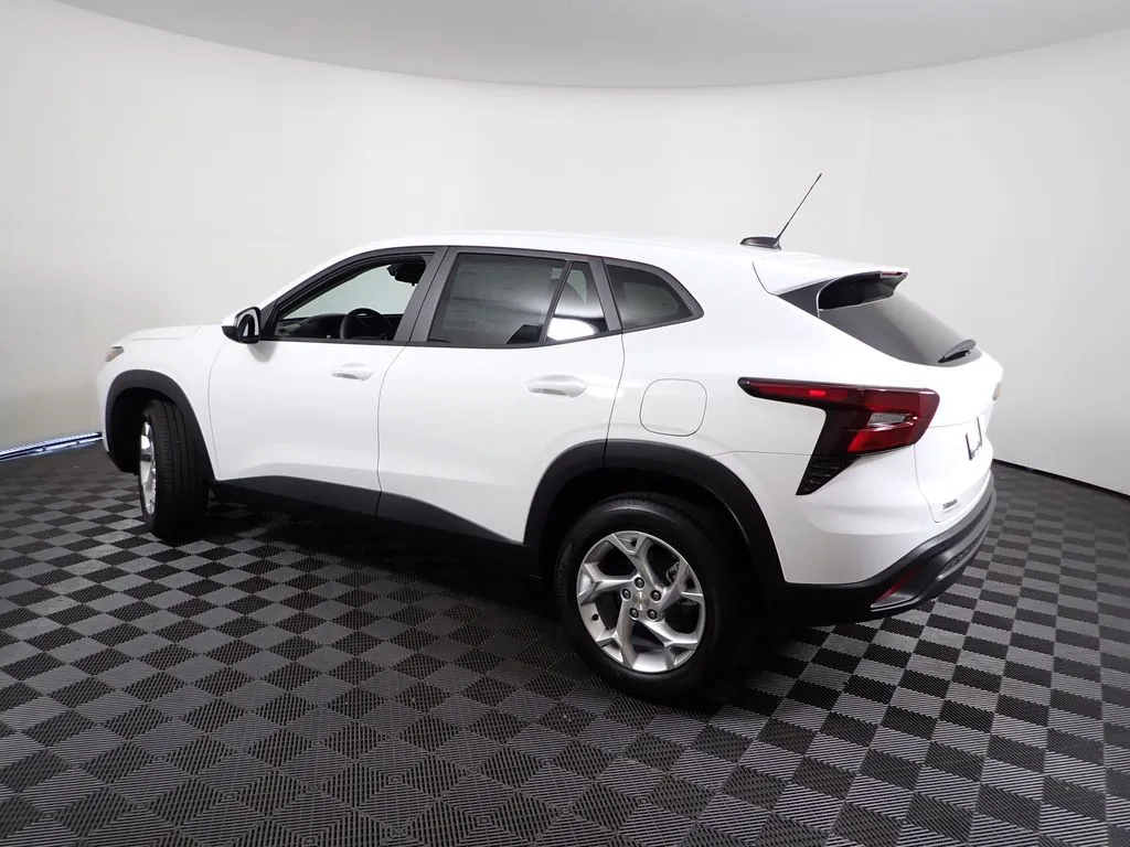 2026 Chevrolet Trax LS - Photo 11