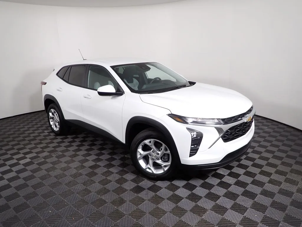 2026 Chevrolet Trax LS - Photo 7