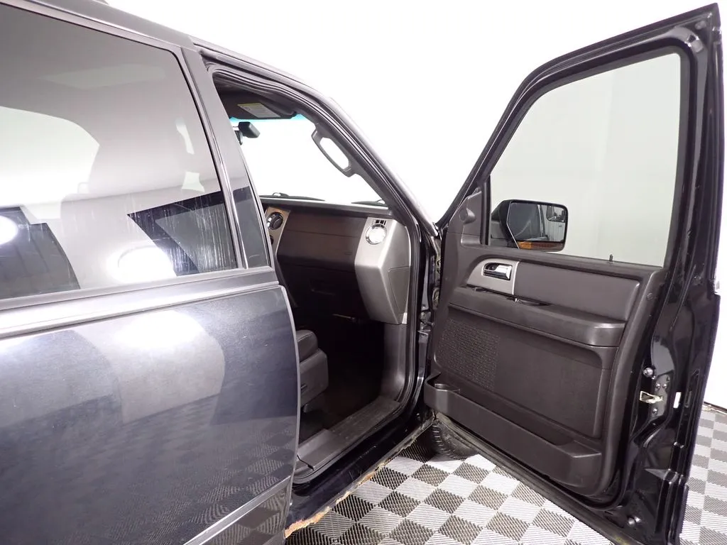 Ford Expedition EL photo 30