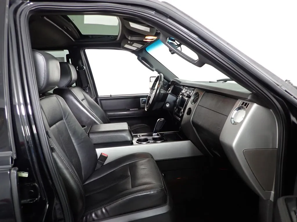 Ford Expedition EL photo 31