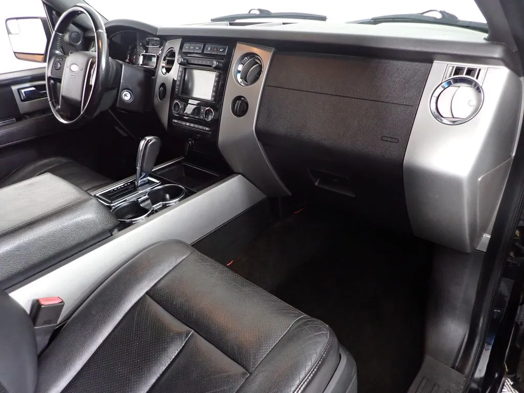 Ford Expedition EL photo 32