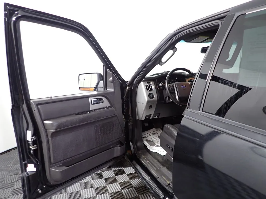 Ford Expedition EL photo 16