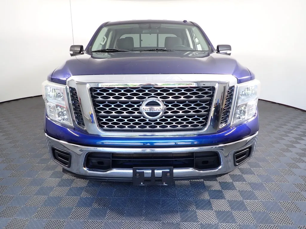 Nissan Titan photo 7