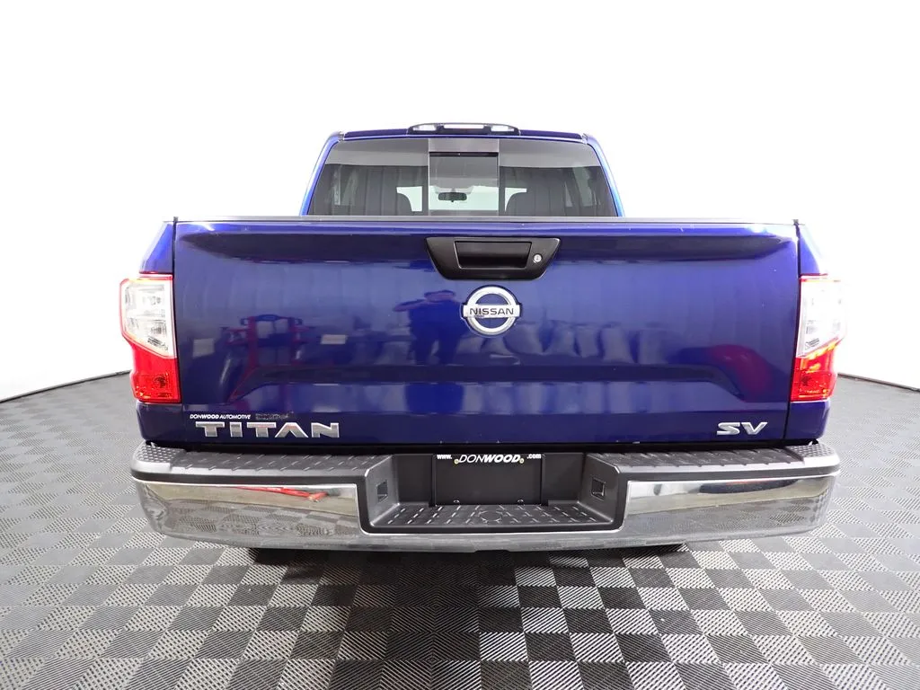 Nissan Titan photo 12