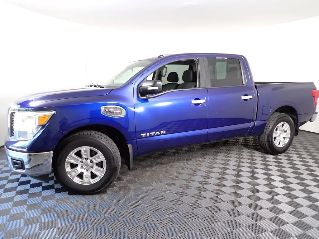 Nissan Titan photo 8
