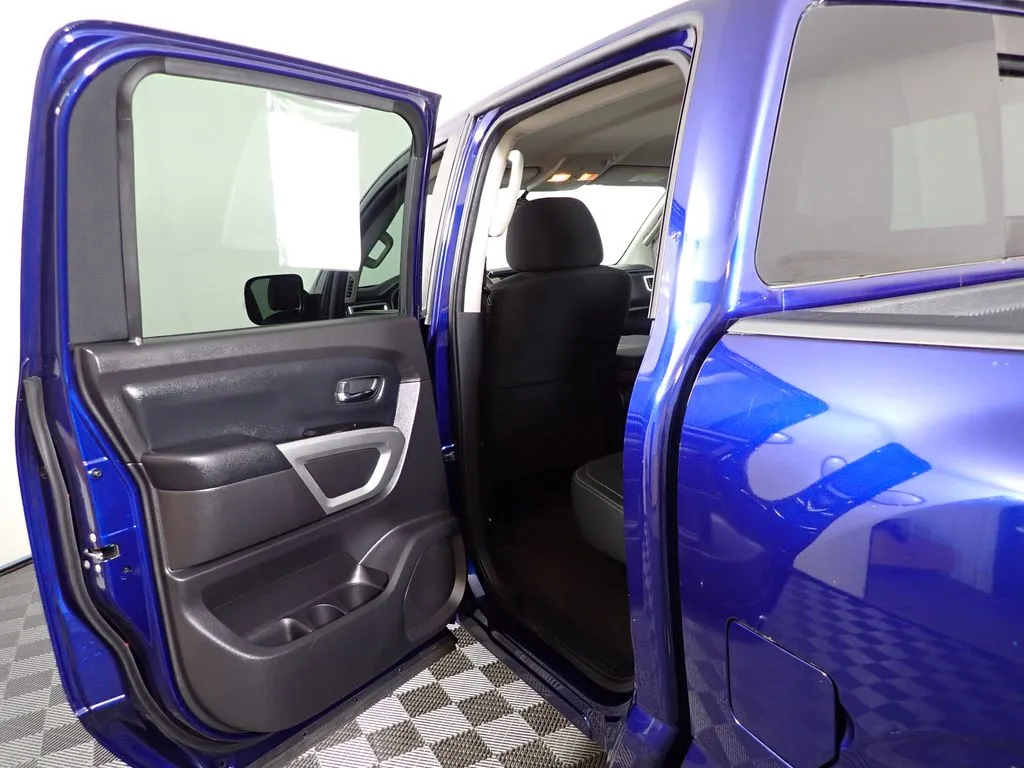 Nissan Titan photo 28