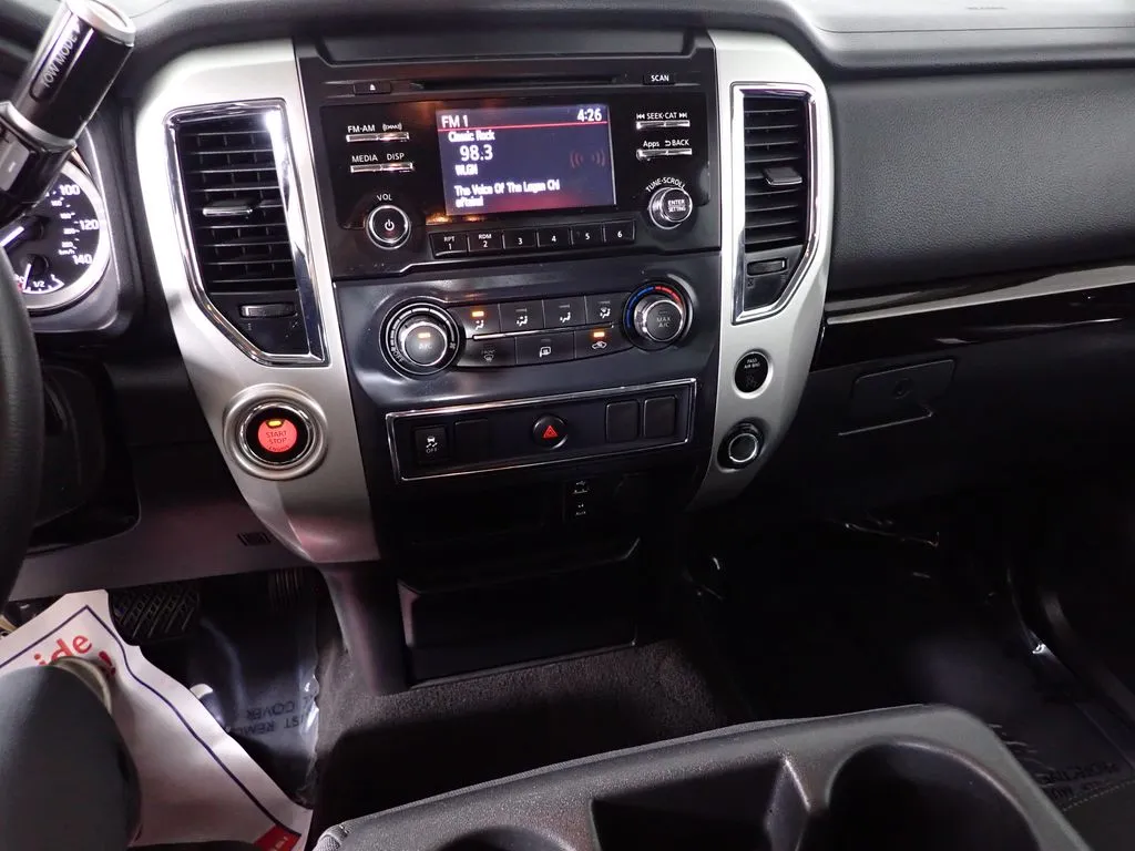 Nissan Titan photo 25