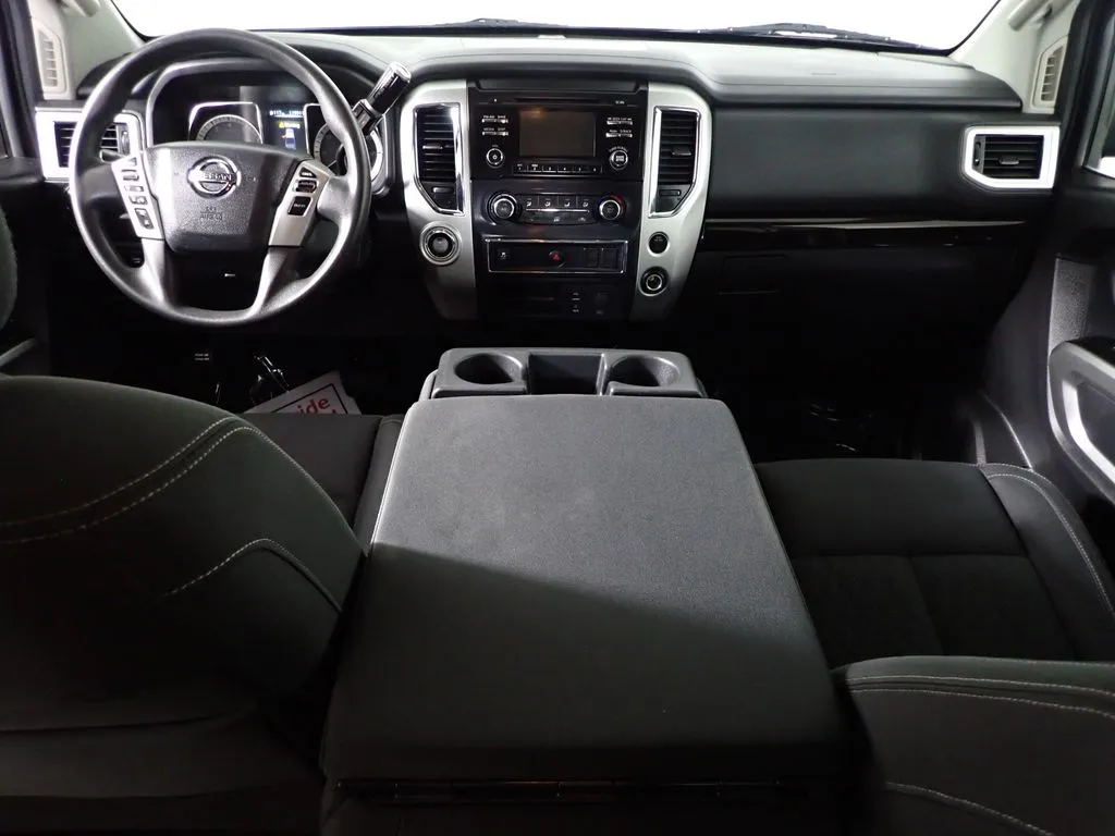 Nissan Titan photo 27