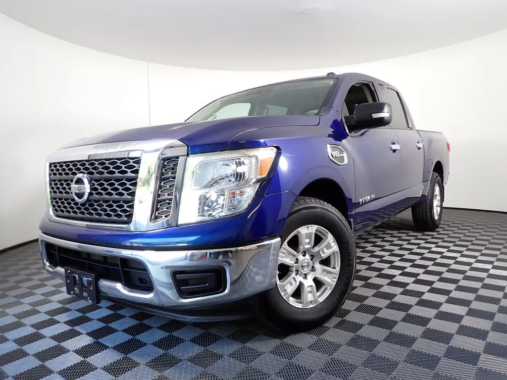Nissan Titan photo 2